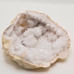 Demi géode en cristal de roche | L'antre de la destinée