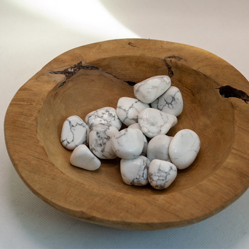 Pierre roulée d'howlite | L'antre de la destinée Pierre roulée d'howlite | L'antre de la destinée