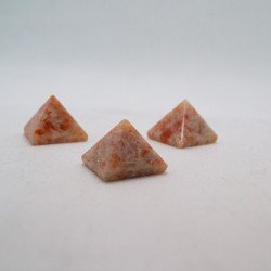 Pyramide en pierre de soleil | L'antre de la destinée