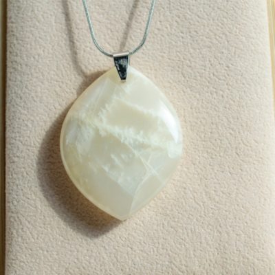 387 Pendentif - Pierre de lune